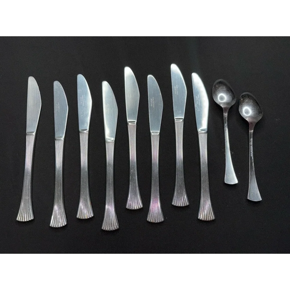 The Cellar CLF17 Stainless 8 Dinner Knives 2 Spoons Glossy Fan Ribbed Flatware